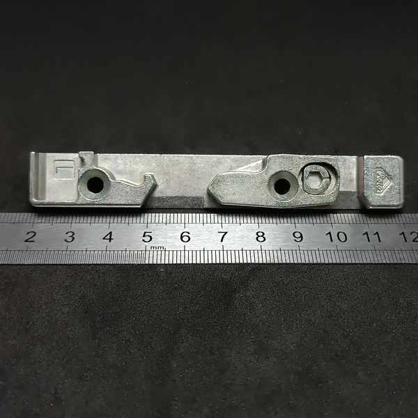 Ответная планка нижнего упора регулируемая для металлопластиковых окон ROTO L Левая 1875 фото