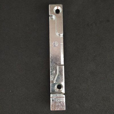 Ответная планка нижнего упора для металлопластиковых окон MACO L Левая VEKA 13 мм 1882 фото