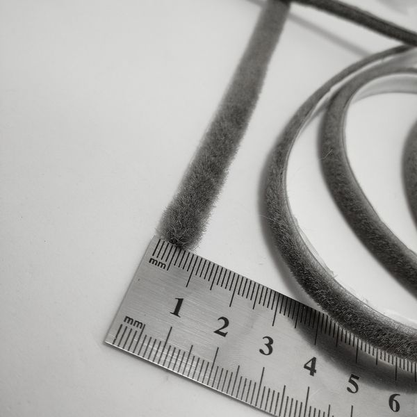 Ущільнювач щітковий самоклеючий SIGMA стрічка з ворсу для розсувних дверей шафи купе для розсувних систем сірий 1261 фото