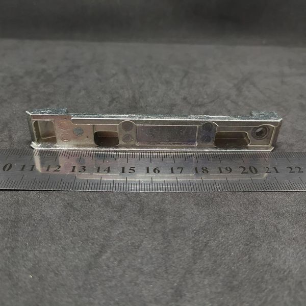 Ответная планка нижнего упора для металлопластиковых окон запорный угол Bruegman MACO R Правая 1863 фото