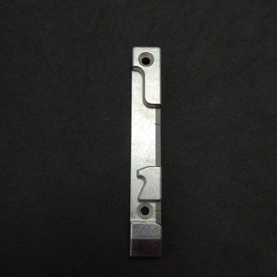Ответная планка нижнего упора для металлопластиковых окон запорный угол Bruegman MACO L Левая 1864 фото