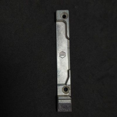 Ответная планка нижнего упора для металлопластиковых окон запорный угол KBE MACO L Левая 1865 фото